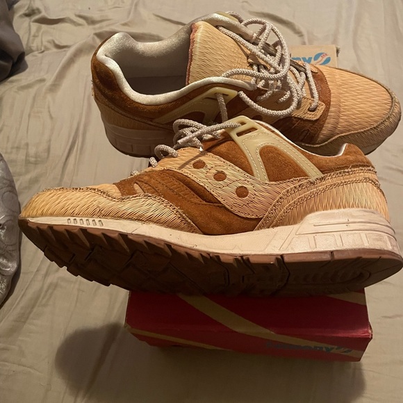 Athletic_Shoes